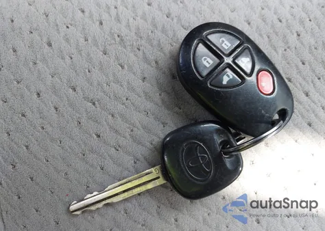 2011 Toyota Sienna Le V6 из США, поврежденный, VIN 5TDKK3DC2BS152306